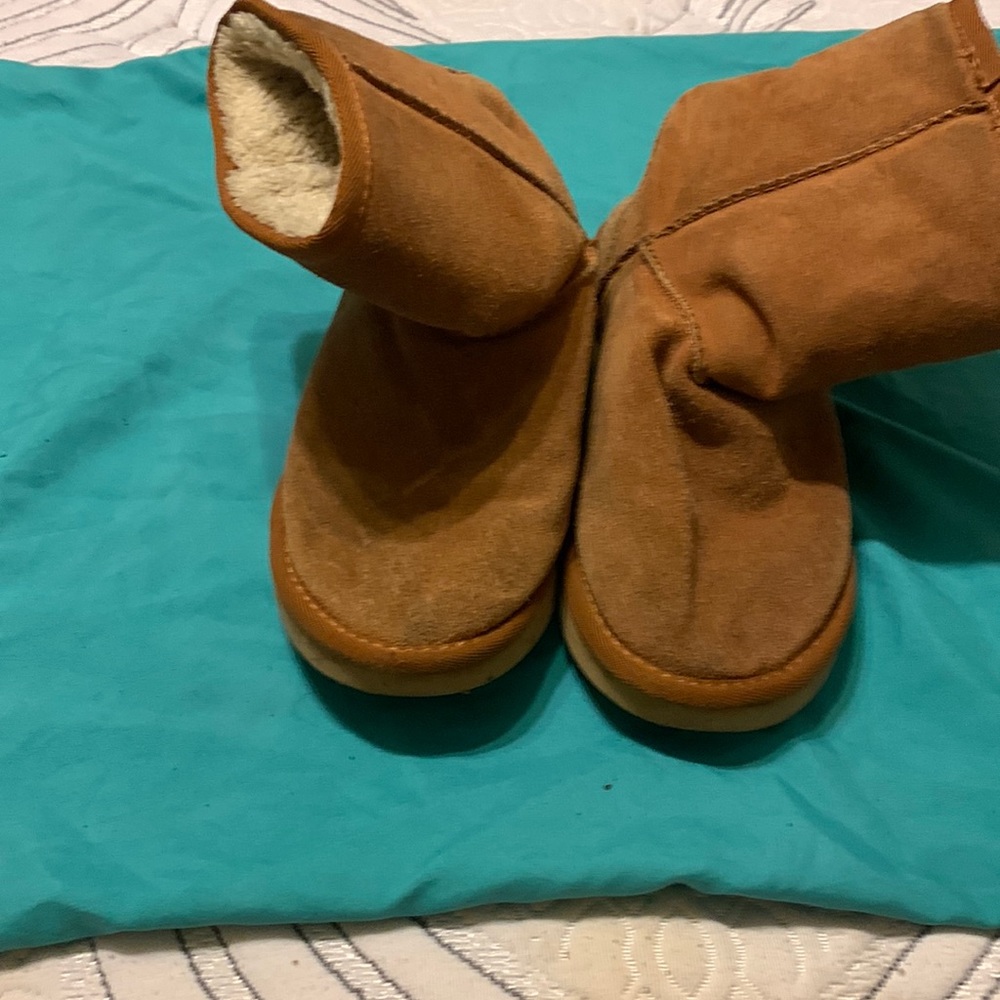 Brown lined UGGs size 7m